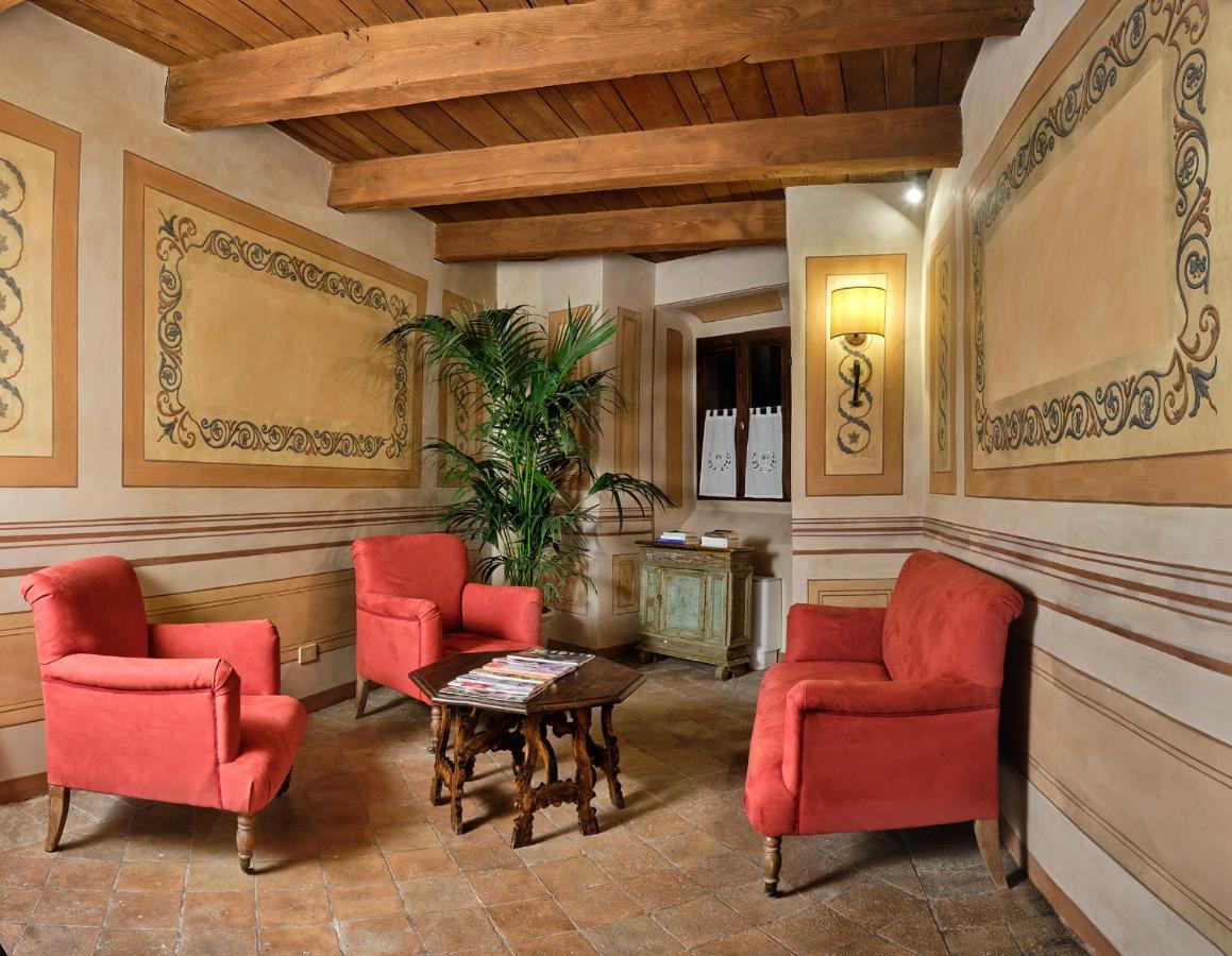 Palazzo Viviani Castello Di Montegridolfo Hotel Luaran gambar
