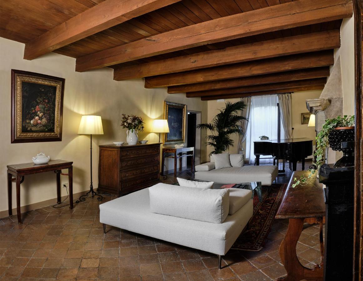 Palazzo Viviani Castello Di Montegridolfo Hotel Luaran gambar