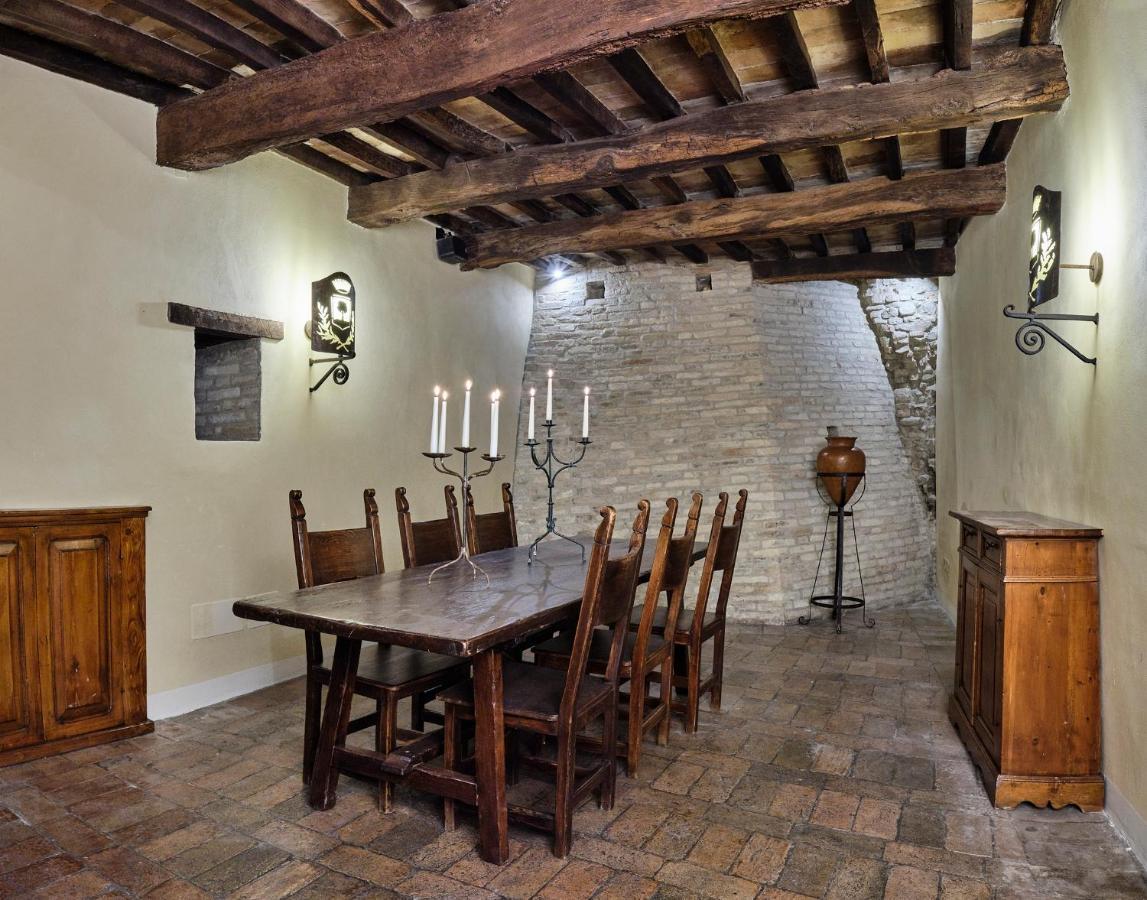 Palazzo Viviani Castello Di Montegridolfo Hotel Luaran gambar