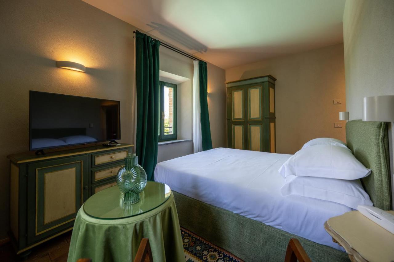 Palazzo Viviani Castello Di Montegridolfo Hotel Luaran gambar
