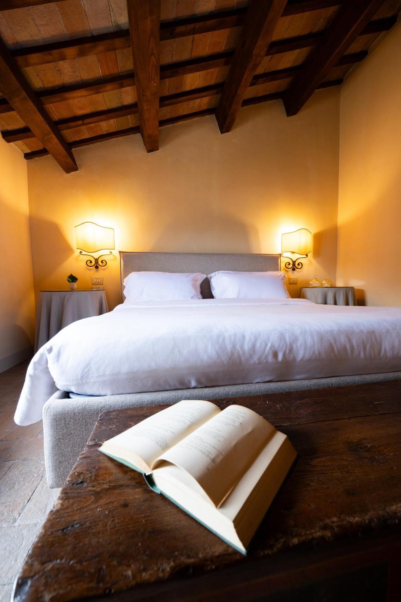 Palazzo Viviani Castello Di Montegridolfo Hotel Luaran gambar