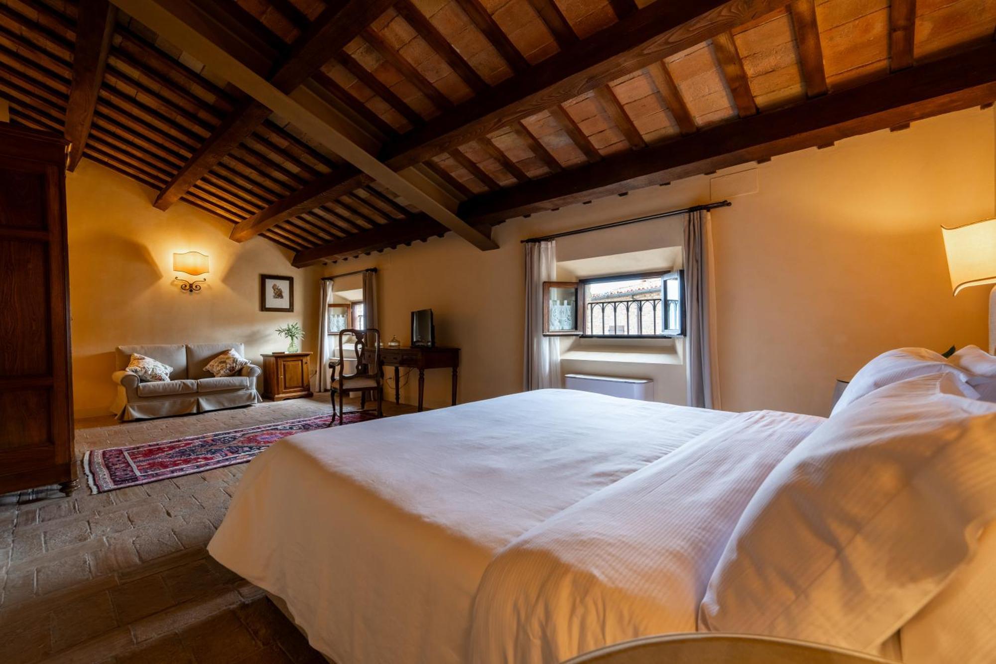 Palazzo Viviani Castello Di Montegridolfo Hotel Luaran gambar